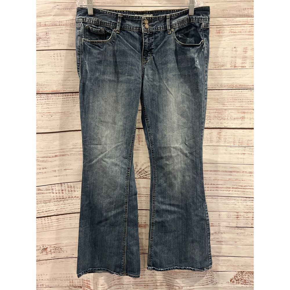 Maurices Low Rise Flare Jeans Medium Wash Denim Y2K Size 11/12 Reg 100% Cotton